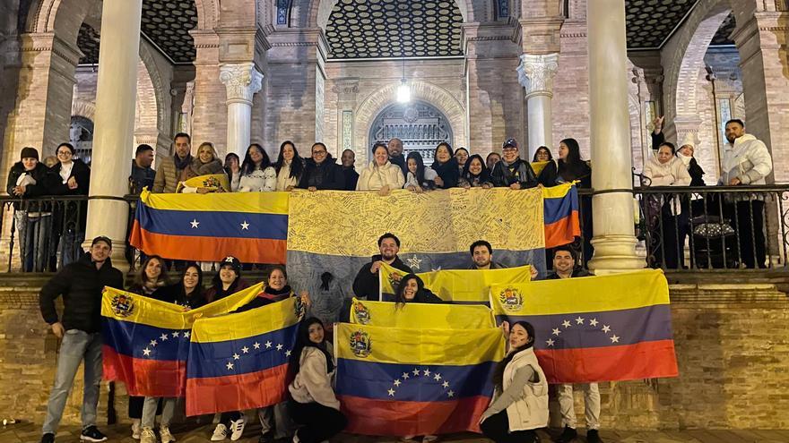 Vídeo | Los venezolanos residentes en Andalucía: "Hay nerviosismo, alegría y fe en que todo saldrá bien"