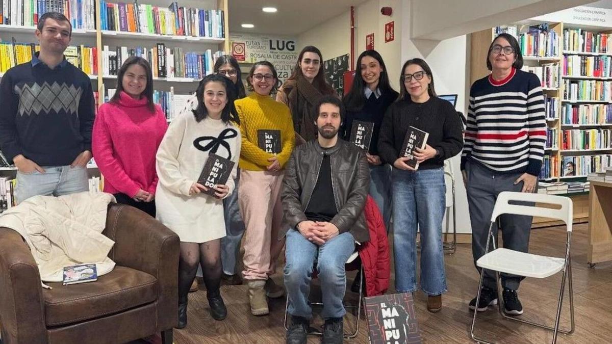 Francisco Lorenzo, autor de 'El manipulador', en la reunión del Club de Lectura Libros en Camino.