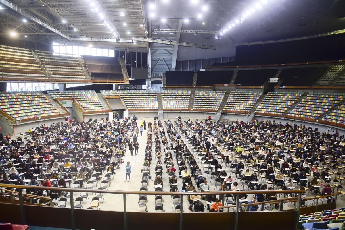 Primer examen de la oposición para optar a las plazas de administrativo del Concello de A Coruña, a principios de febrero