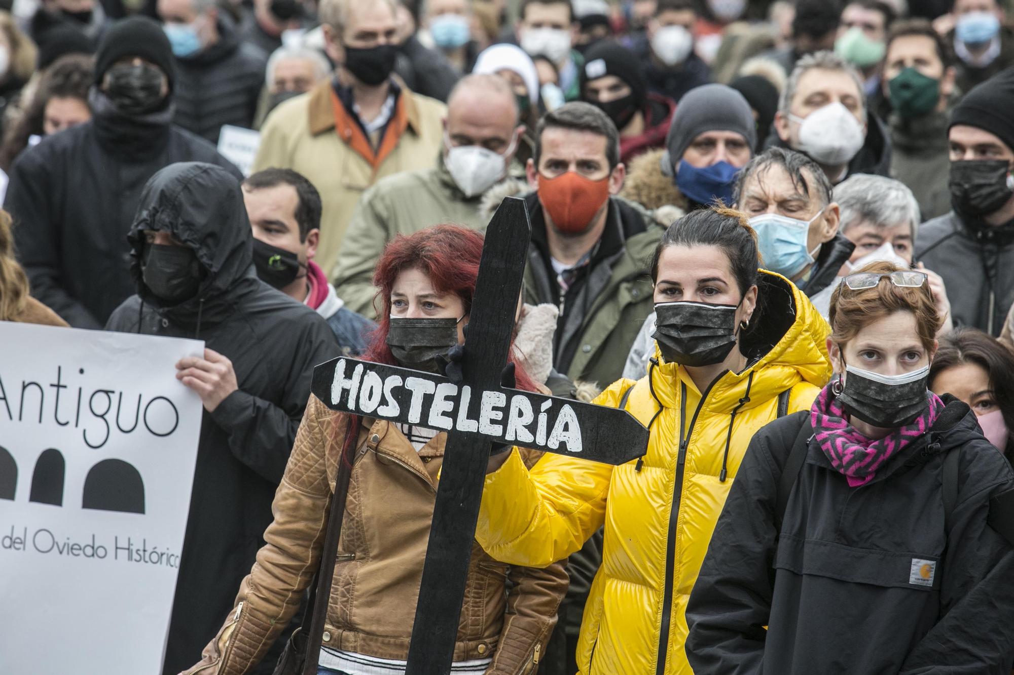 La hostelería toma las calles y exige "no perder las cenas de diciembre"