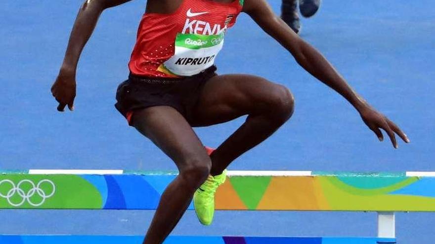 Kipruto, ayer durante la final de 3.000 obstáculos. // Dominic Ebenbichler