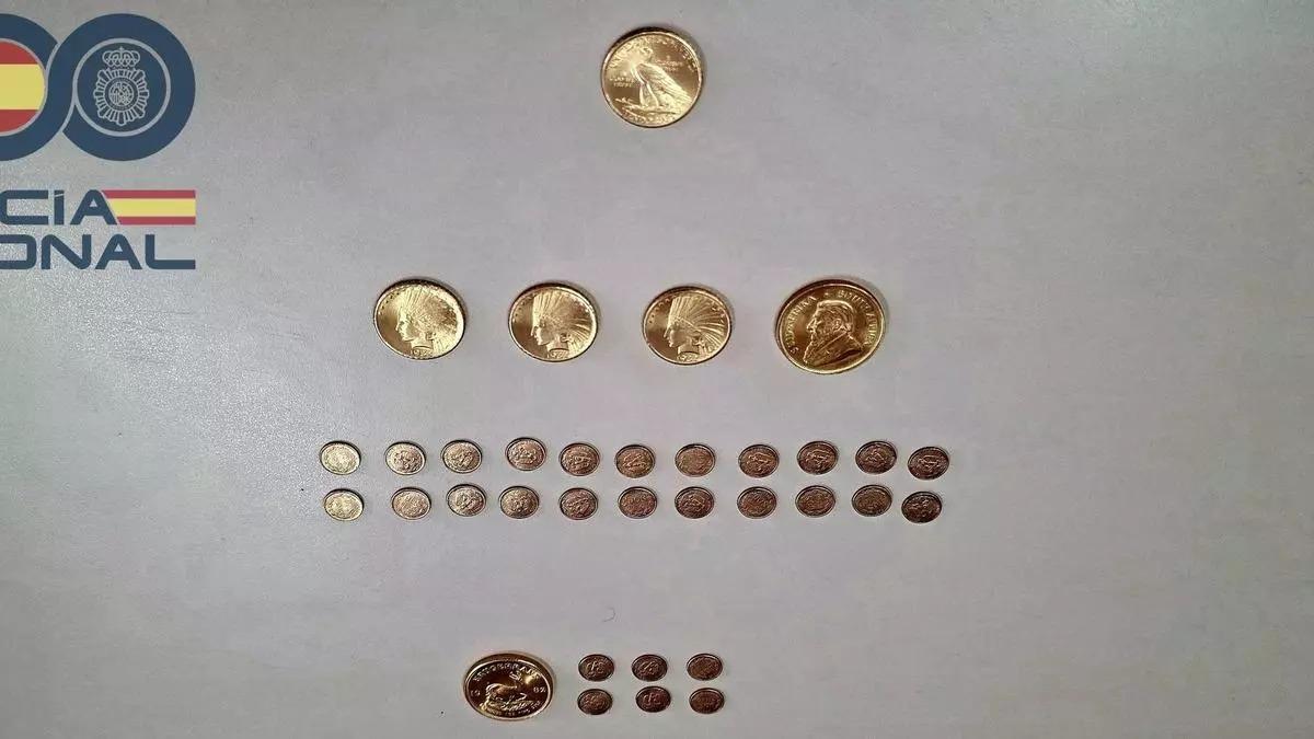 Las monedas recuperadas por la Policía en Menorca.