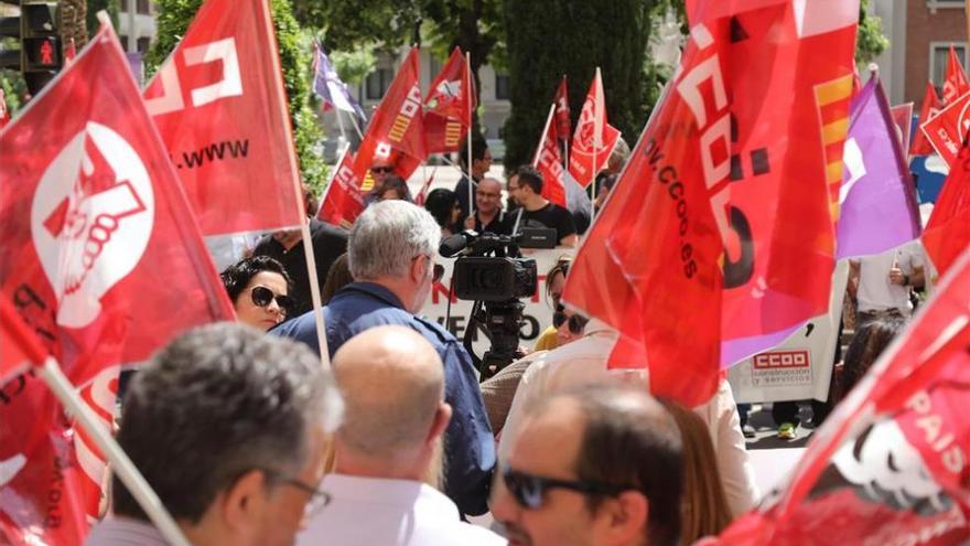 Los sindicatos amenazan ya con la huelga en julio para el azulejo