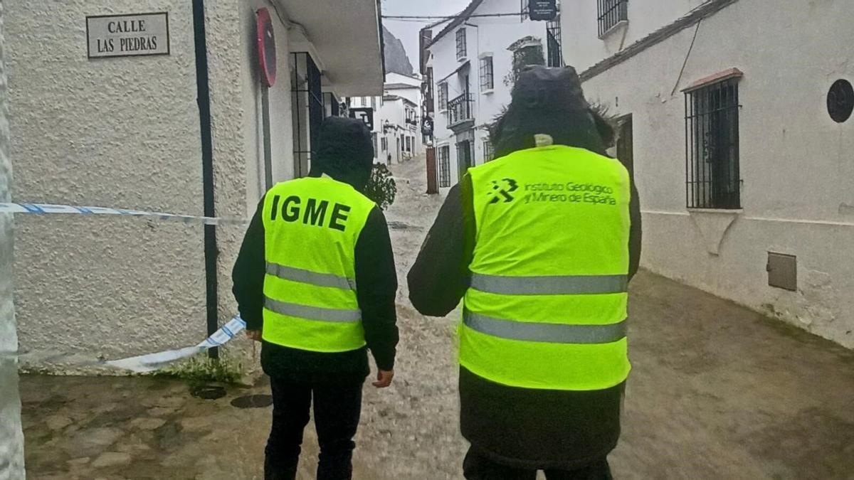 Un equipo del CSIC estudia ya sobre el terreno los movimientos de tierra en Grazalema: los vecinos tardarán "una semana en volver"