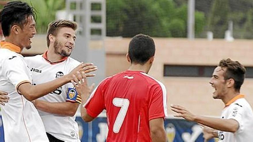 Los jugadores celebrando uno de los goles del encuentro