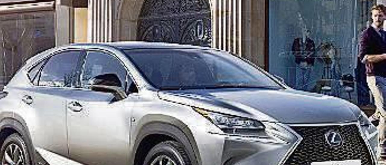 Lexus NX. // FDV