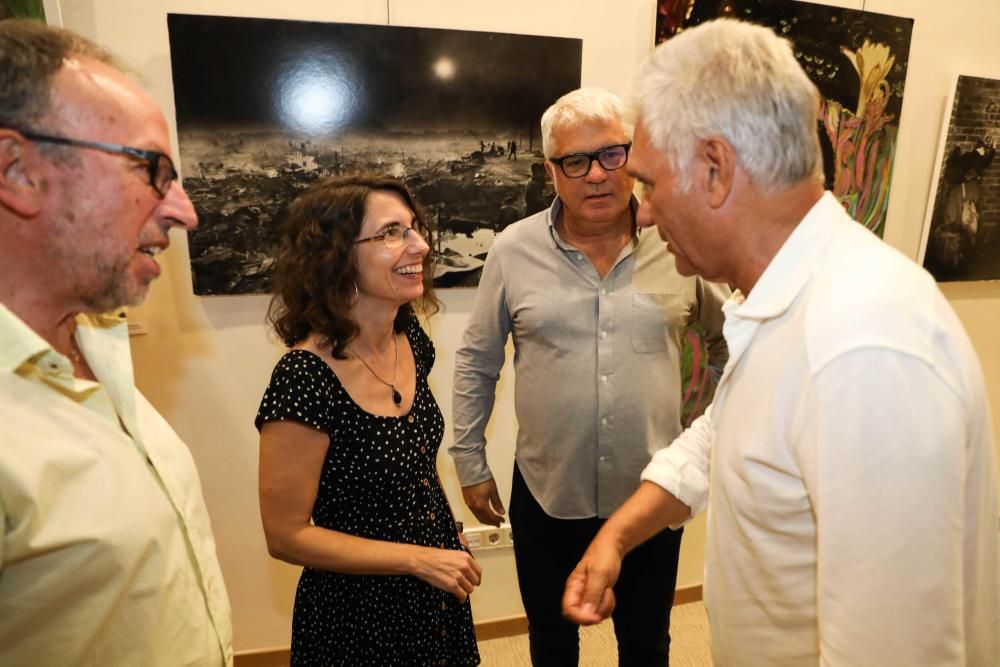 Joan Serra y Cristina Martín con los miembros de Tricicle Joan Gràcia y Carles Sans.