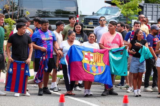 Los jugadores del FC Barcelona llegan a Nueva Jersey, en imágenes.