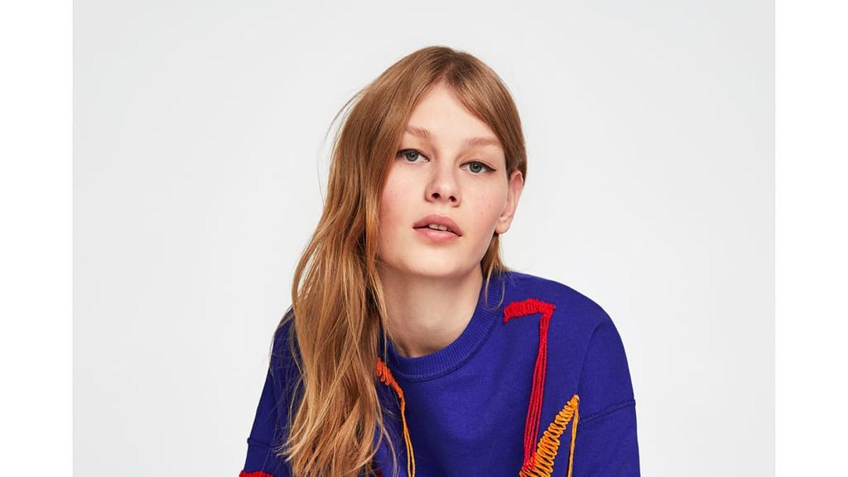 El jersey con muetras de costuras de Zara