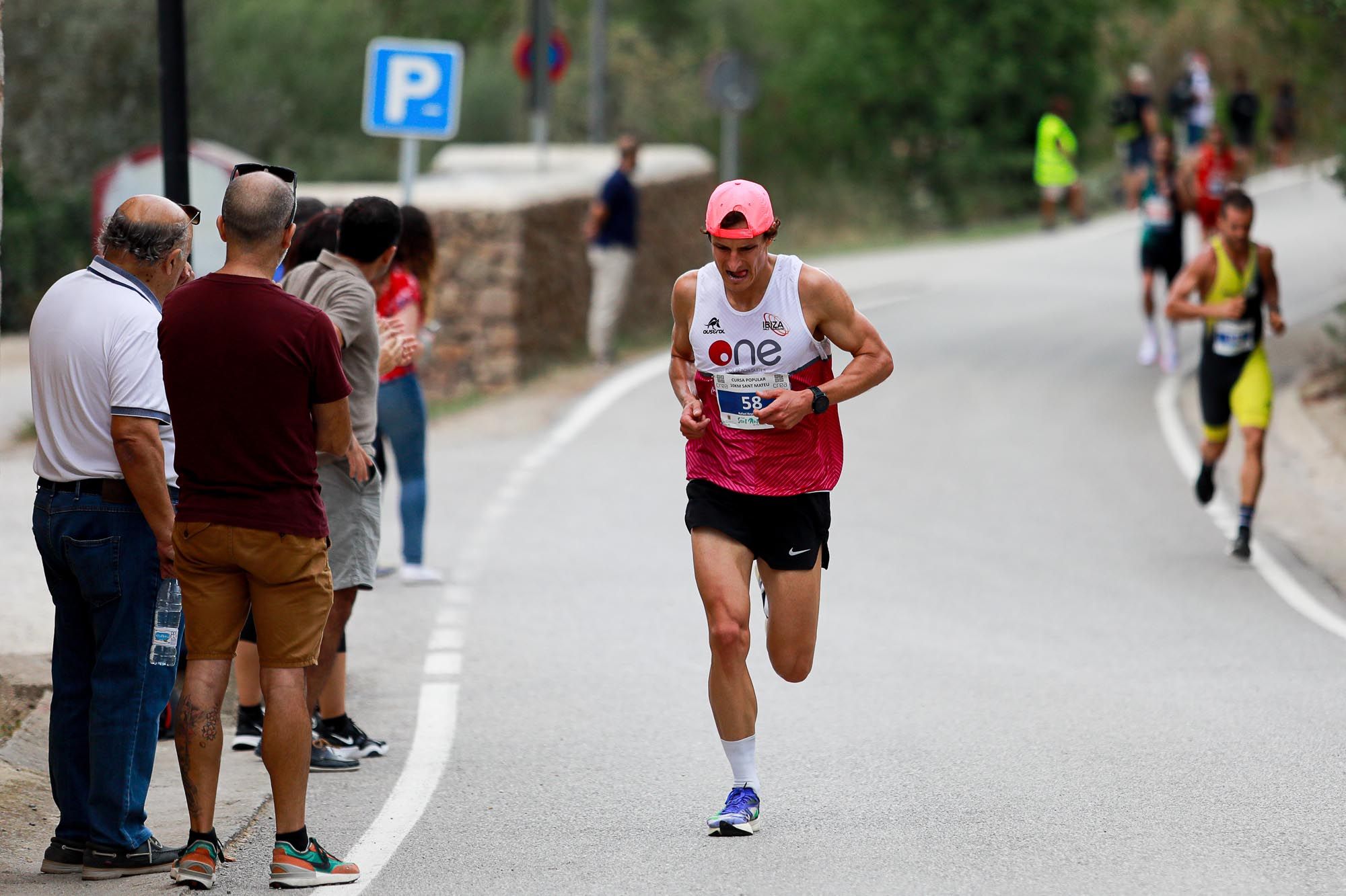 Búscate en la galería de imágenes de la Cursa 10K Pla de Sant Mateu