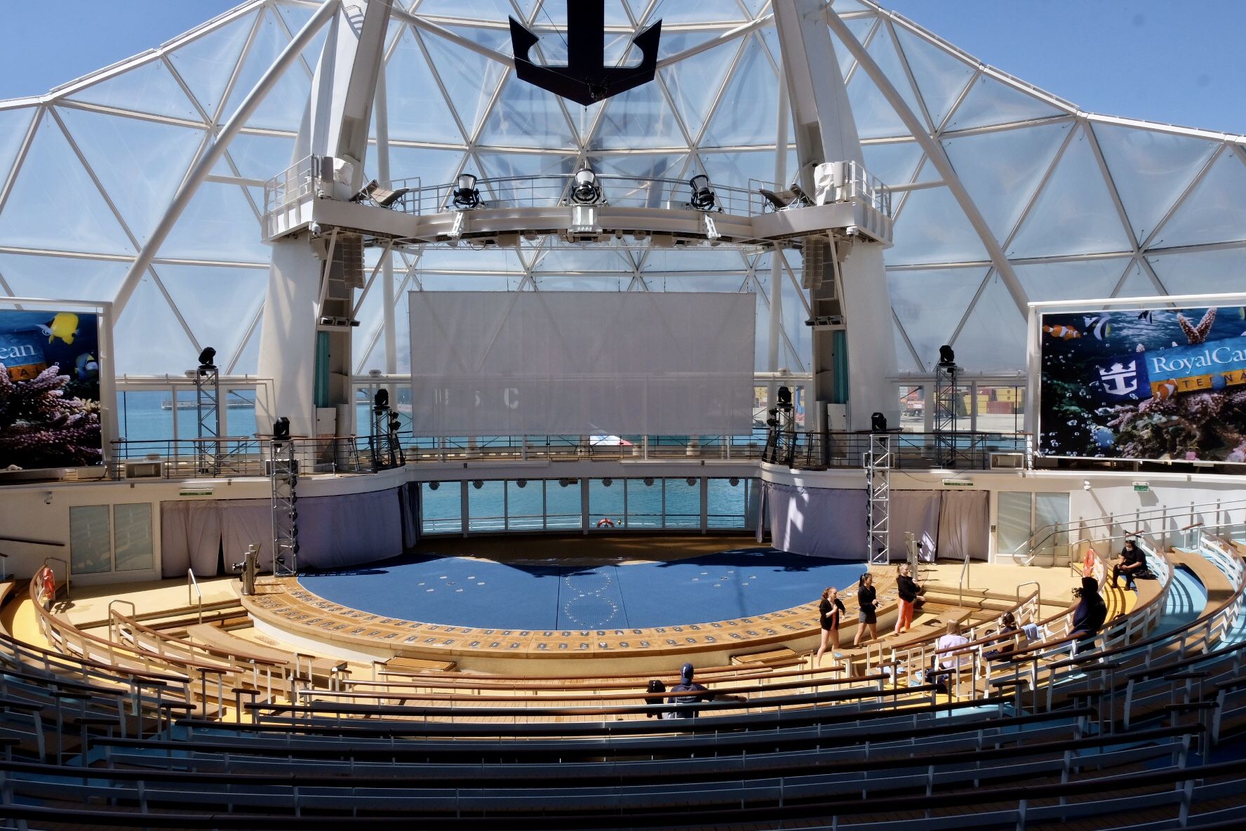 El 'Wonder of the seas', el crucero más grande del mundo, en el puerto de Málaga