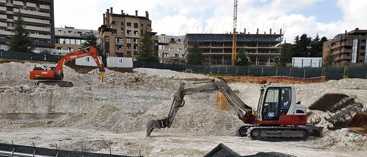 Obras en el barrio de Montecerrao.