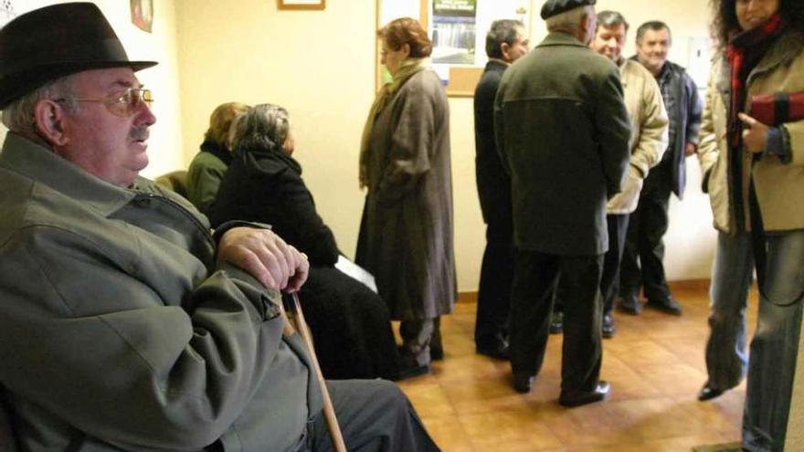 Sala de espera del consultorio médico de un pueblo de Zamora.