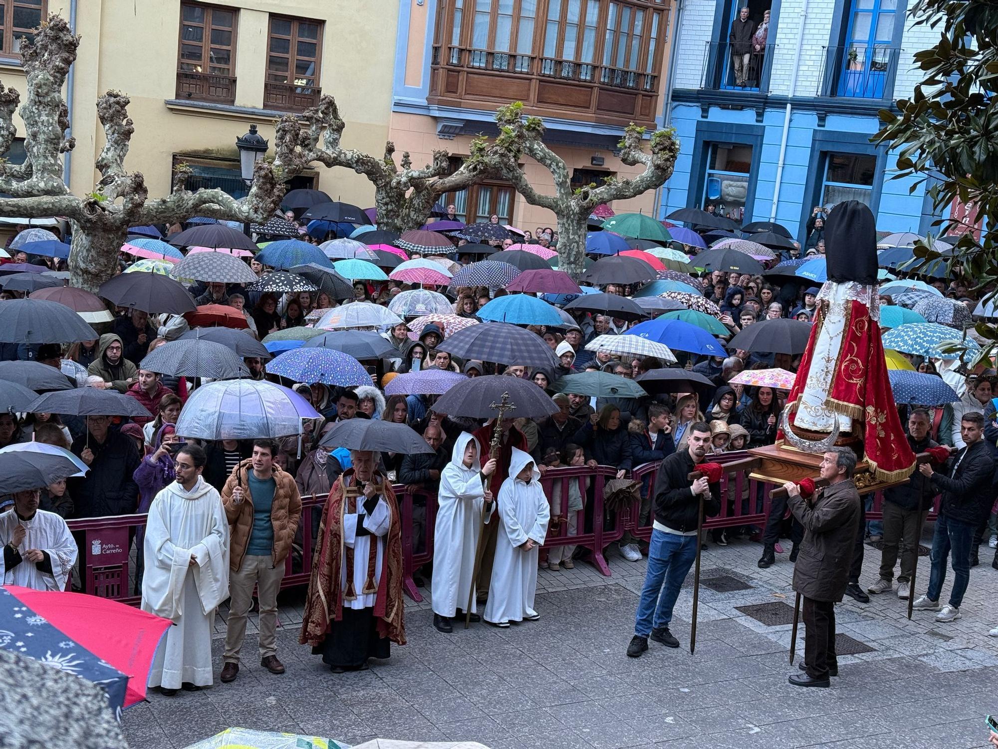 La procesión de Sábado Santo en Candás, en imágenes