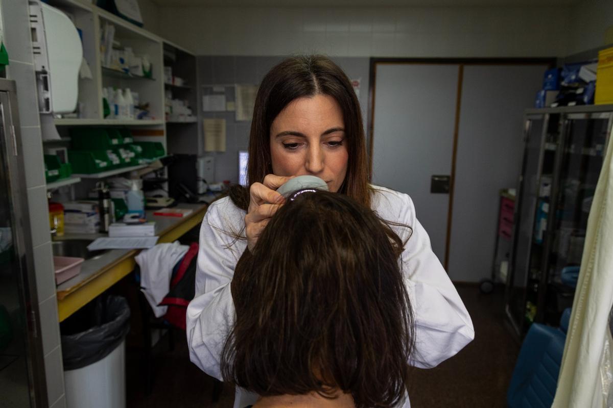 Una de cada cuatro jóvenes sufre excesiva caída del cabello y los peinados tirantes son una de las causas n Una de cada cuatro jóvenes sufre excesiva caída del cabello y los peinados tirantes son una de las causas n