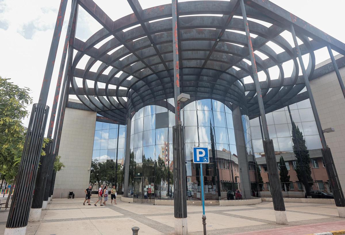 Centro social Isla de Cuba, que acoge al Equipo Social de Zona Alicante Oeste.