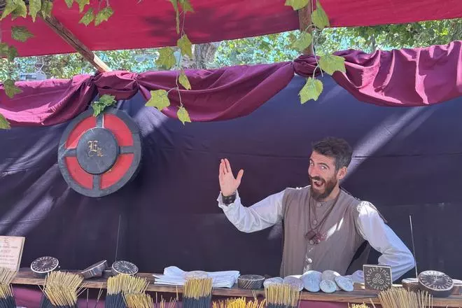 Esto es lo más increíble que se puede encontrar en los 400 puestos del Mercado Cervantino de Alcalá