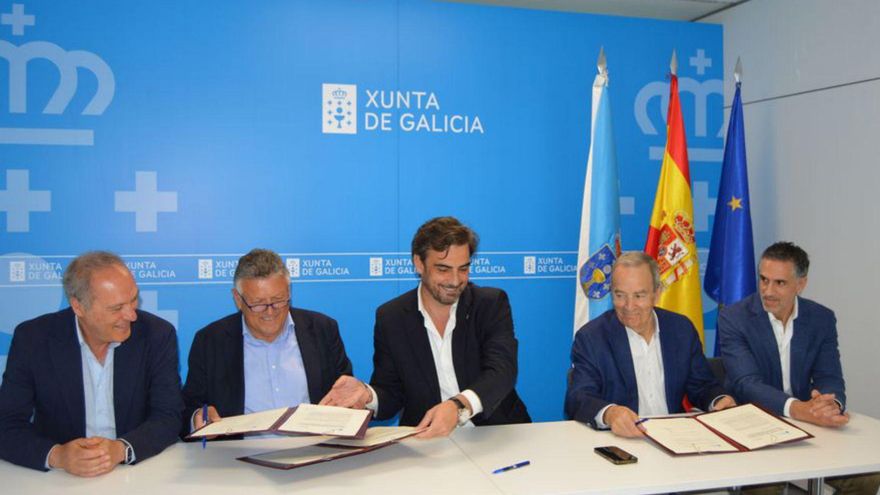 Firma del convenio para el bus circular de Sanxenxo. | FdV
