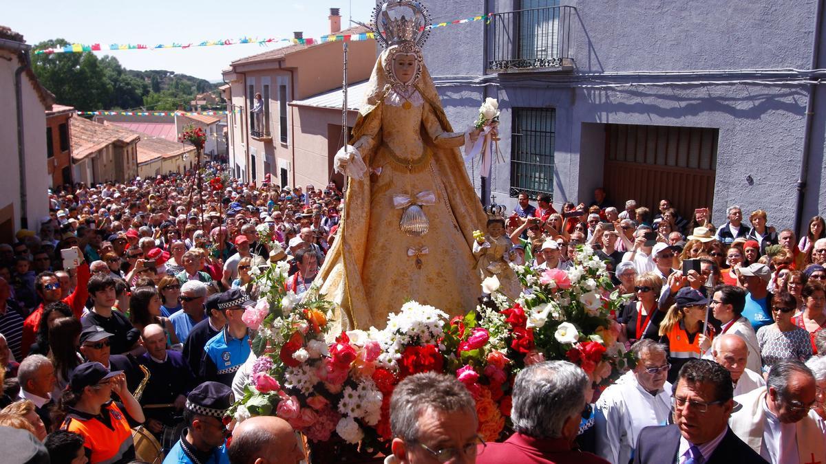 La Virgen de la Concha sube Balborraz en la última romería