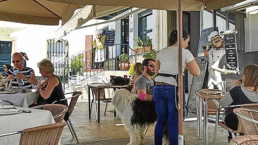 Un grupo de 20 personas huye de un restaurante cántabro para no pagar la cuenta