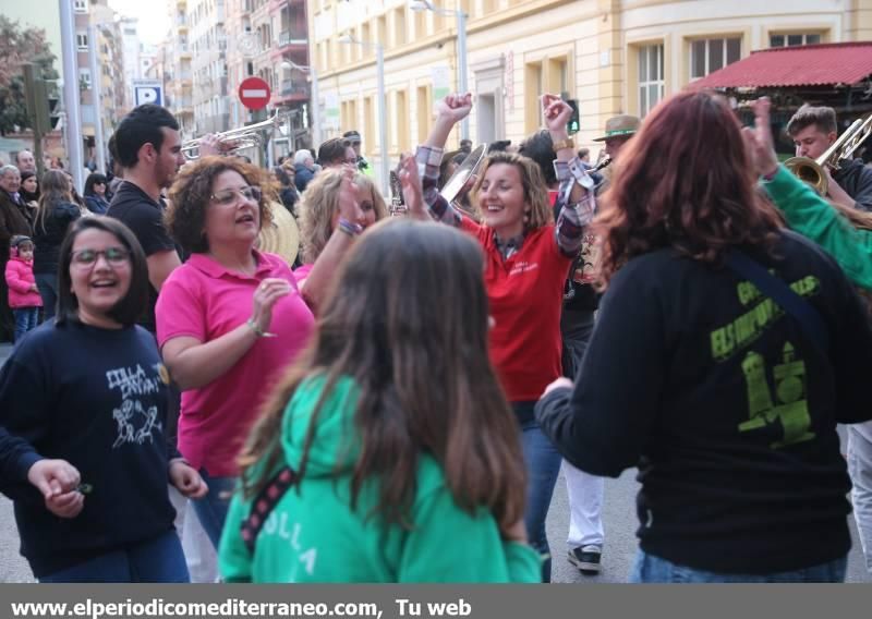 Desfile de collas y carros