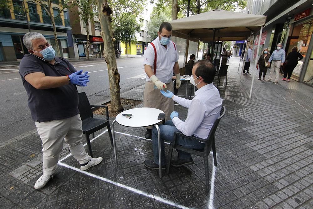 Córdoba en fase 1: desayunos en la calle y comercios a medio gas