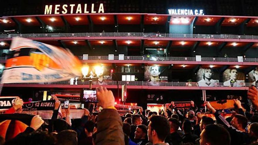 Socios del Valencia CF se movilizan: #QueMiAbonoSeaUtil