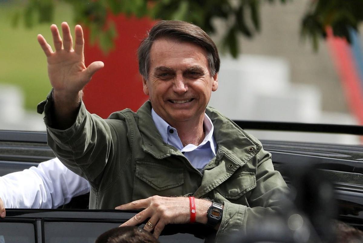 Jair Bolsonaro  far-right lawmaker and presidential candidate of the Social Liberal Party  PSL   gestures at a polling station in Rio de Janeiro  Brazil October 28  2018  REUTERS Pilar Olivares      TPX IMAGES OF THE DAY