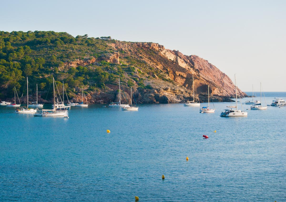 La preciosa bahía de Algaiarens