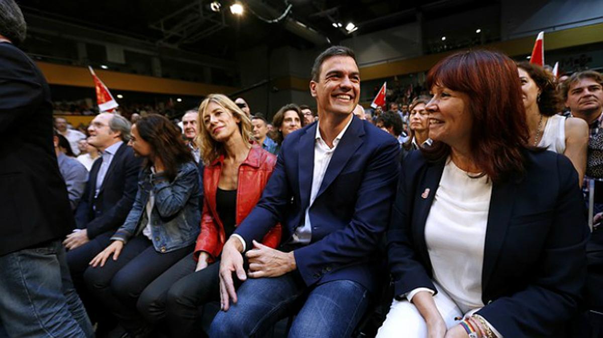 El líder del PSOE es dóna un bany de masses amb els candidats al Congrés i Senat.