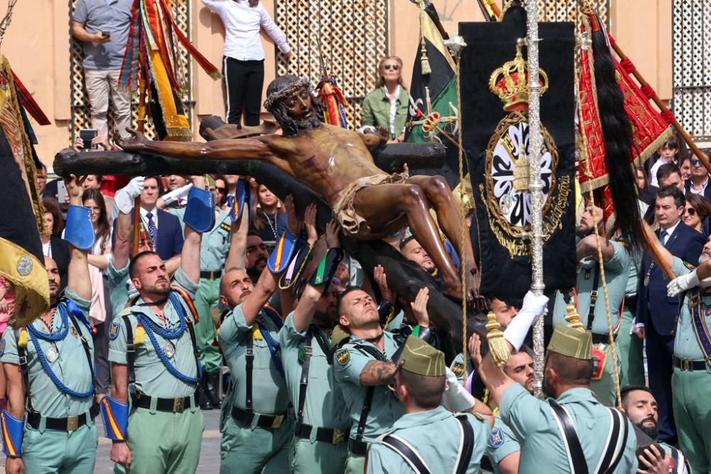 Tras desembarcar en el puerto de Málaga, la Compañía de Honores de la X Bandera del Tercio 'Alejandro Farnesio', IV protagoniza uno de los momentos más intensos de la Semana Santa de Málaga