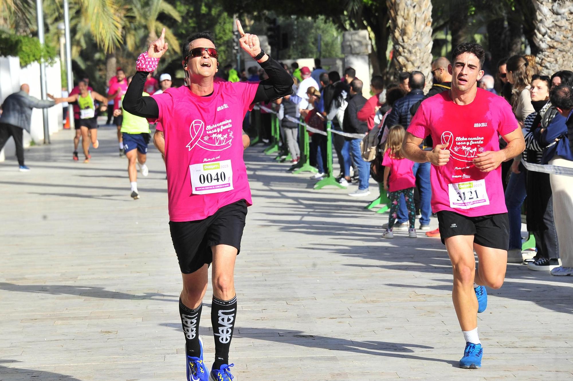 Una marea rosa imparable contra el cáncer de mama en Elche