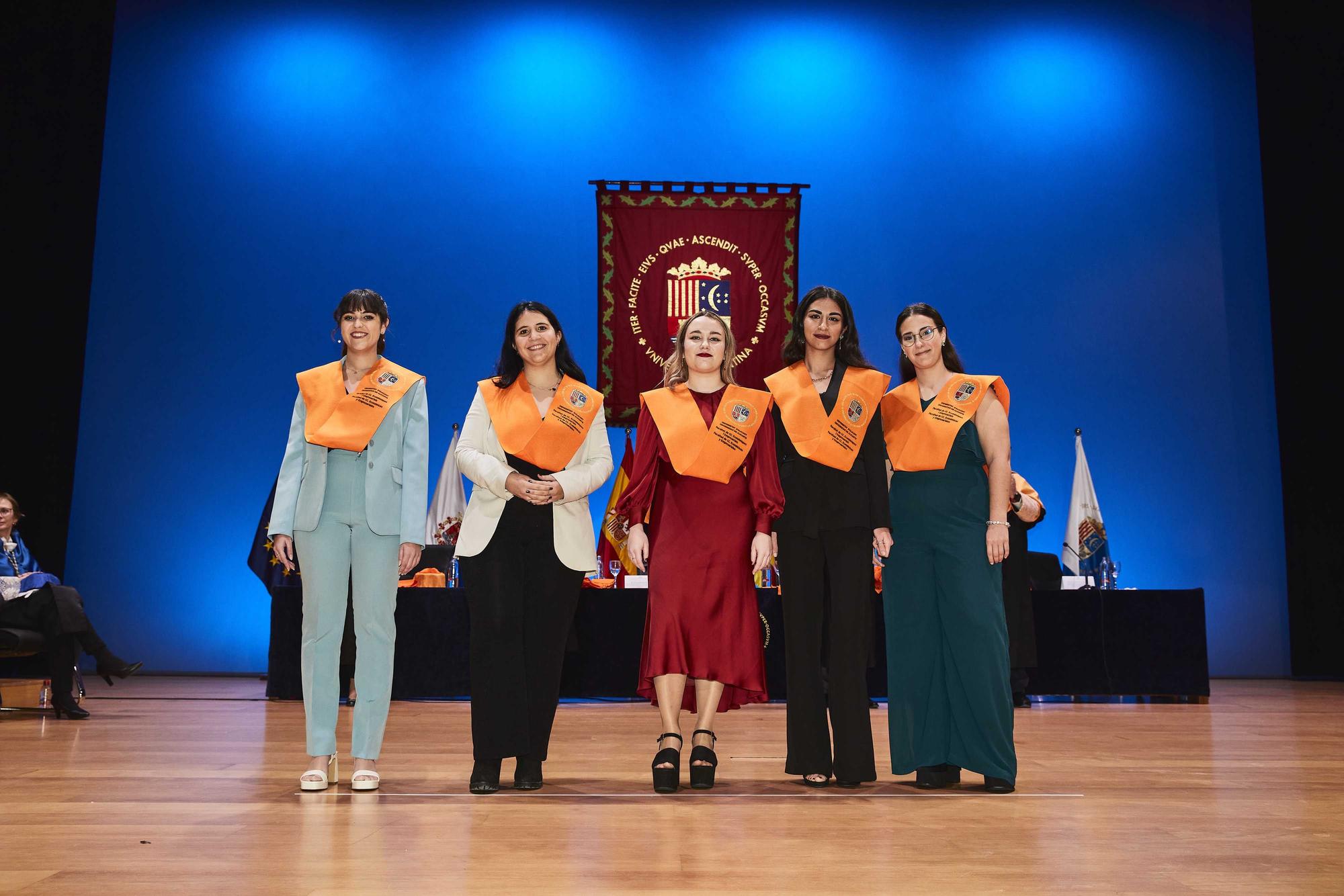 Acto de Graduación de los estudiantes que han finalizado sus estudios en en Publicidad y Relaciones Públicas, Trabajo Social y los másteres universitarios en Comunicación Digital y Comunicación e Industrias Creativas en la Universidad de Alicante.