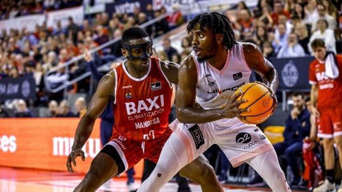 Totes les fots del Obasohan, defensant en un partit contra l'Hiopos Lleida al Nou Congost