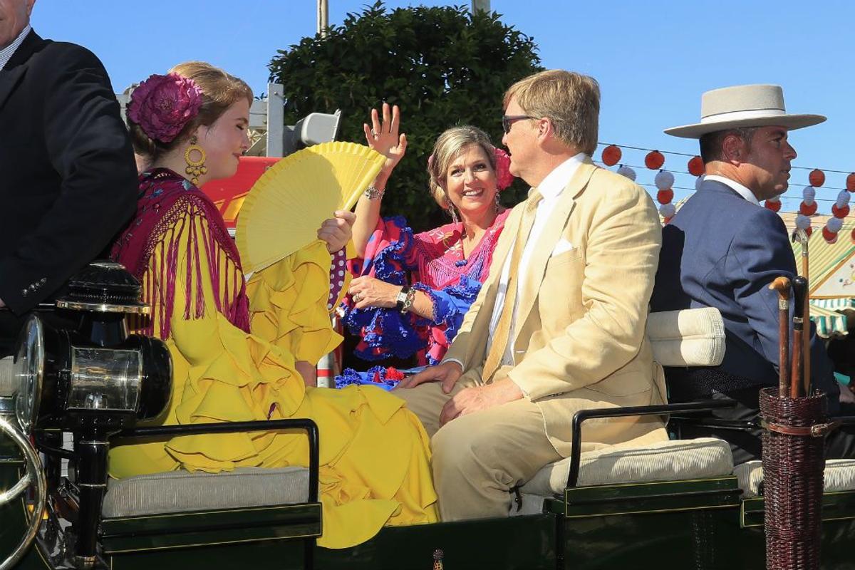 Máxima y Guillermo de Holanda llegan a la Feria de Abril de Sevilla en un clásico coche de caballos
