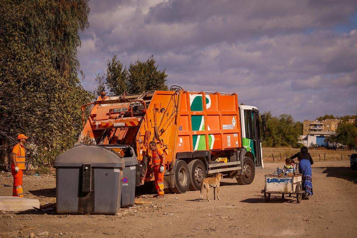 El Ayuntamiento de Córdoba adecenta cinco campamentos rumanos