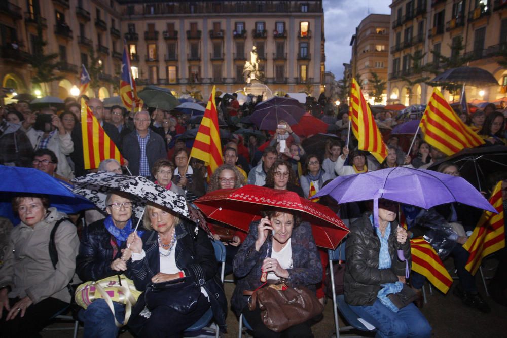 Puigdemont omple la plaça de la Independència de Girona