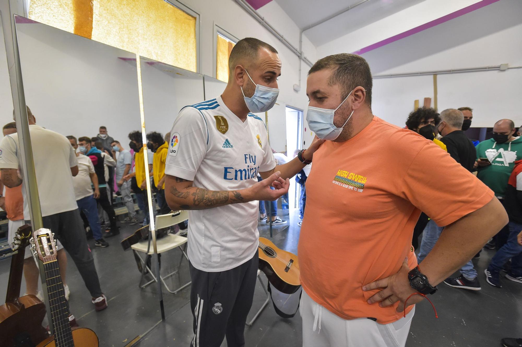 Murgueros de Tenerife ensayan con la murga Los Payasos Alborotados.