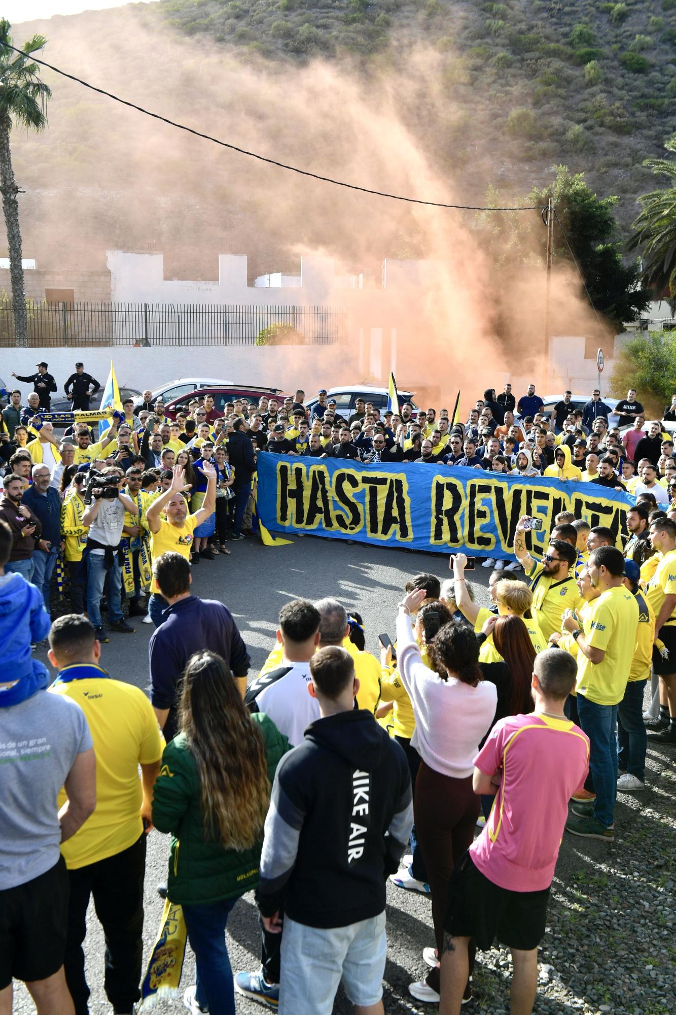 Aficionados despiden a la UD en Barranco Seco antes de ir a Tenerife