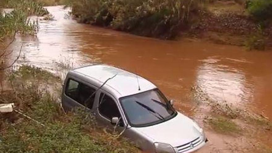 Varios coches atrapados por las inundaciones de Benicarló