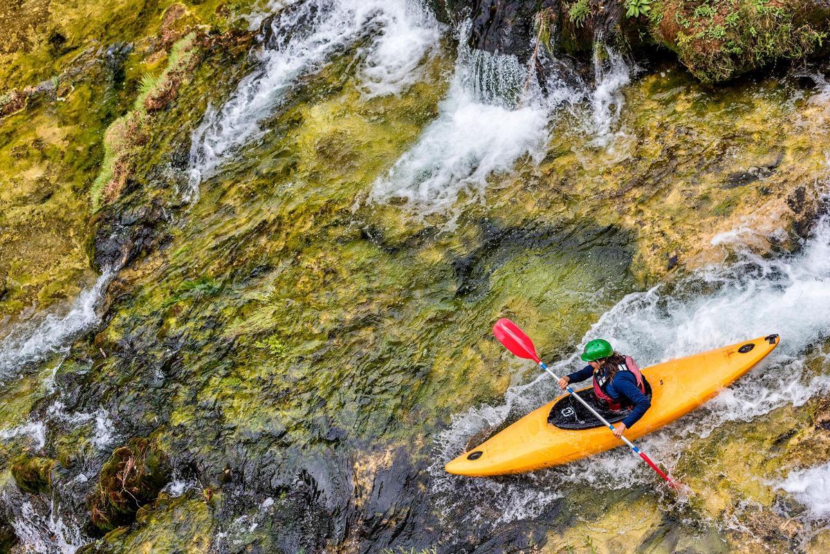 Descenso de aguas bravas en el Parque Natural del Alto Tajo