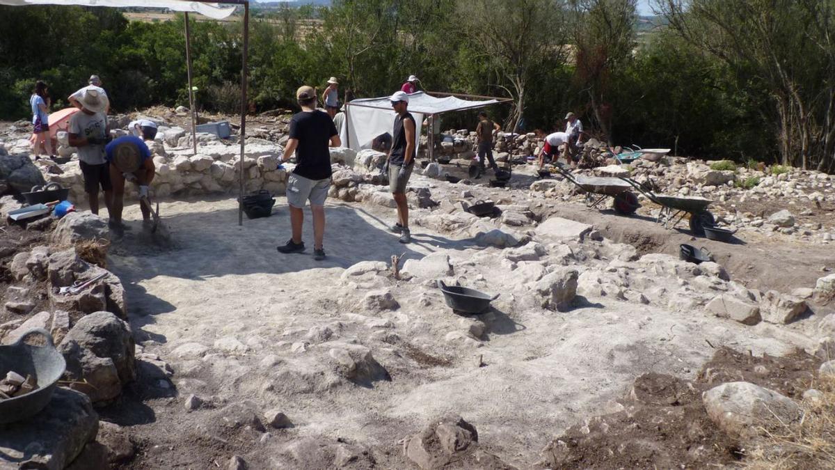 Descubren un muro de época islámica en el castillo de Alaró | B.GOMILA