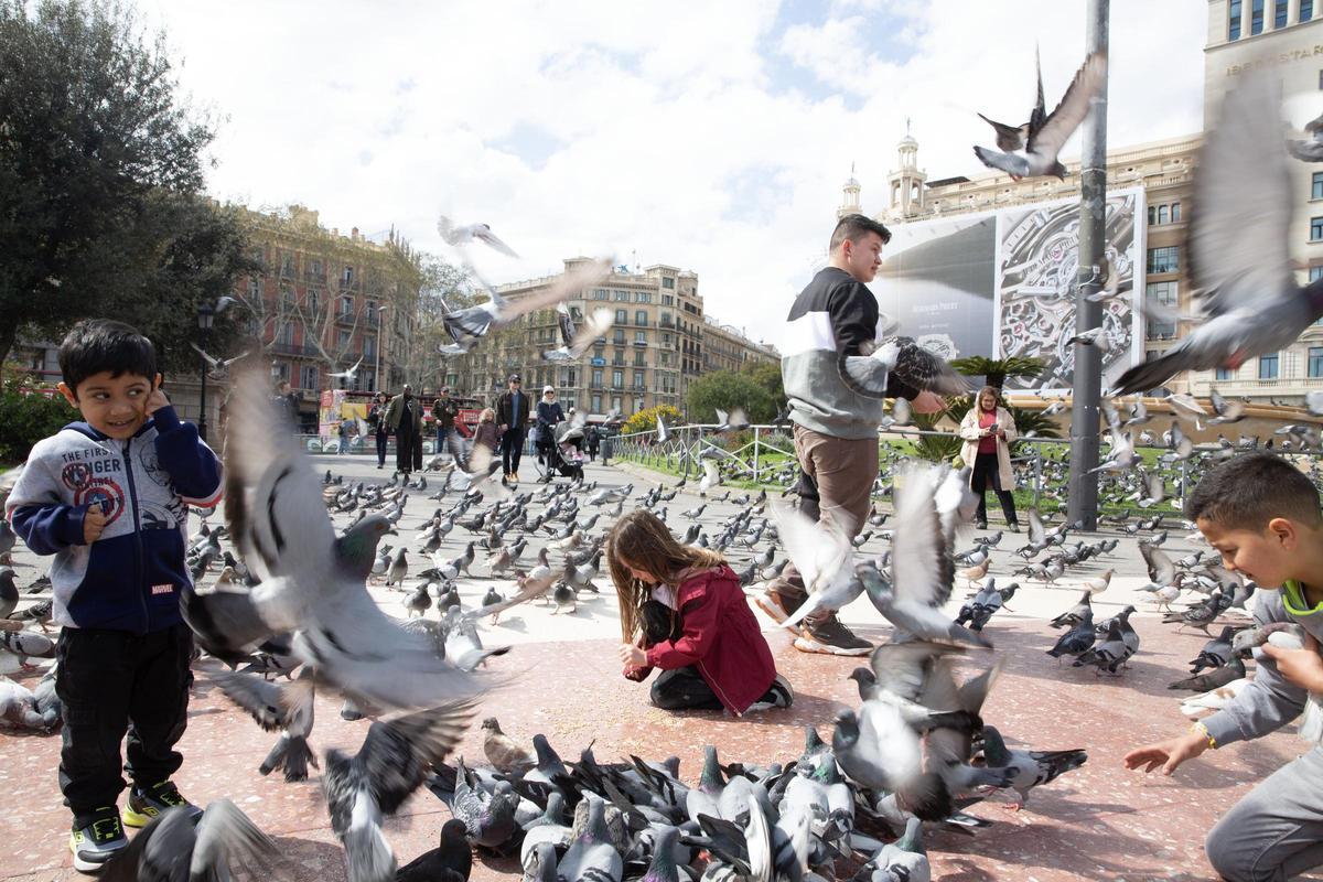 Los turistas llenan Barcelona pese al mal tiempo