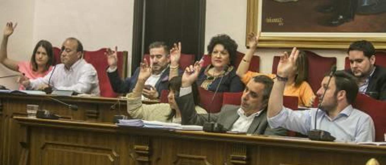 Los concejales del grupo municipal del PP en un pleno.