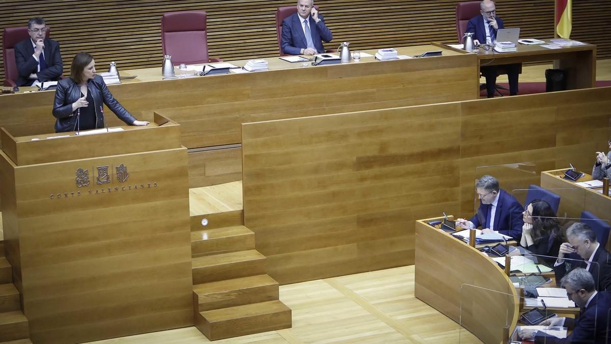 Catalá se dirige a Puig durante la sesión de control en las Cortes Valencianas