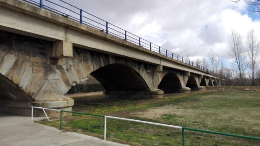 Puente de Santa Cristina sobre el río Órbigo.