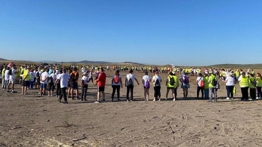 Hernán Cortés, Valdehornillos y Santa Amalia protestan contra la planta de biogás de Don Benito