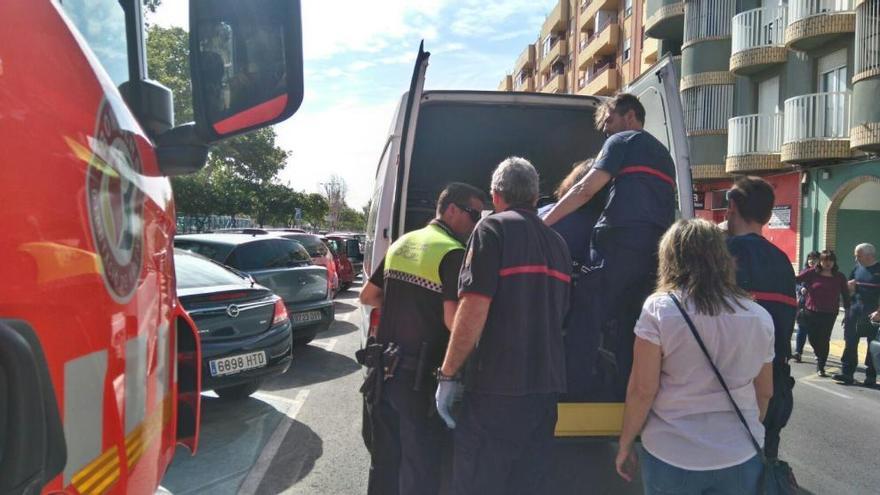 El traslado al hospital de una mujer obesa moviliza en el Port a policías y bomberos