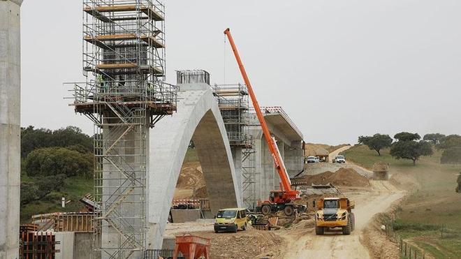 Tramo Freixo-Alandroal, de 20,5 kilómetros, con construcción de un viaducto.