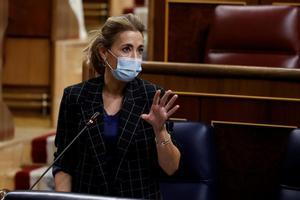 La ministra de Transportes, Movilidad y Agenda Urbana, Raquel Sánchez, interviene durante la sesión de control al Gobierno celebrada este miércoles en el Congreso de los Diputados. EFE/Chema Moya